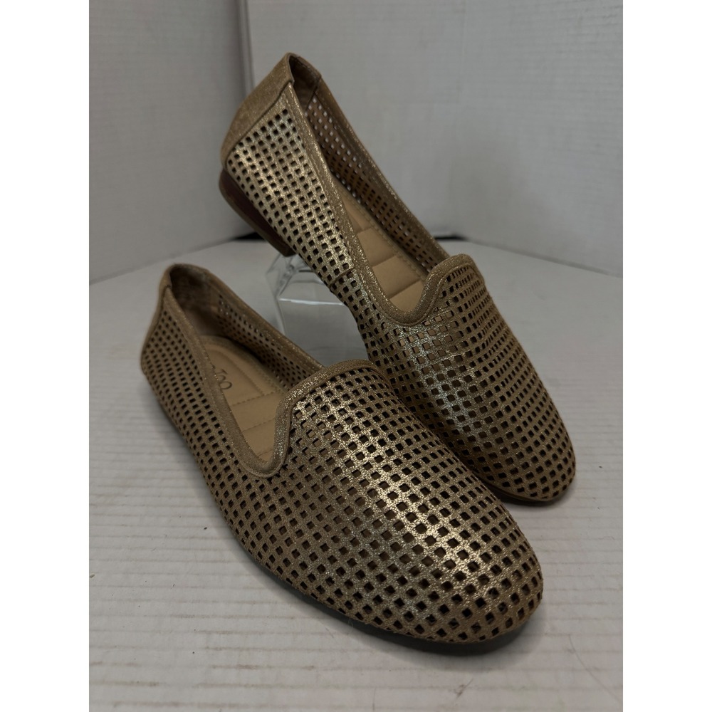 Me Too Yale Loafers Women 9.5M Gold Perforated Leather Flat Slip On M205132